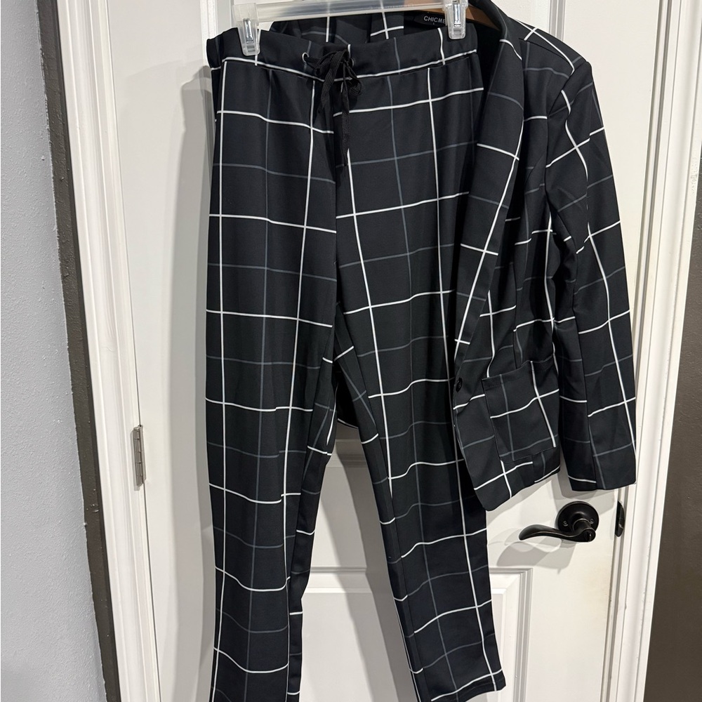 Chic Black and White Checkered Pantsuit